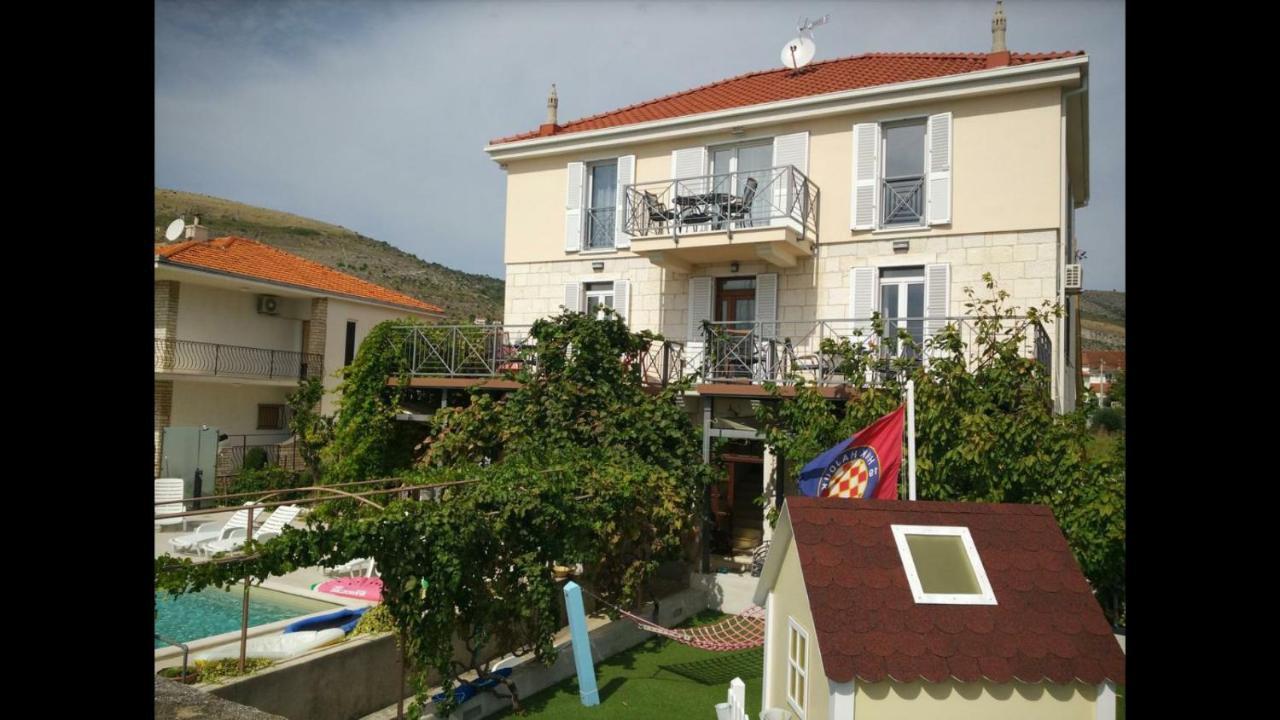 Apartments Gina Traù Esterno foto
