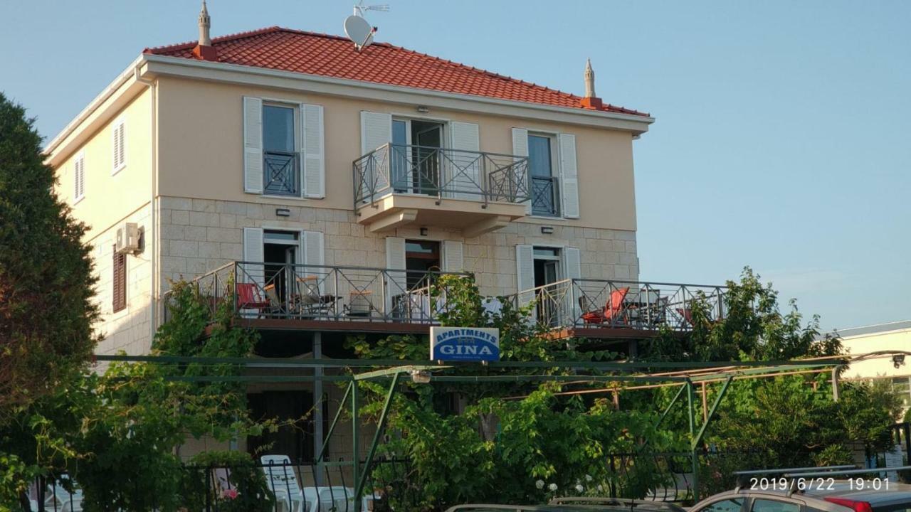 Apartments Gina Traù Esterno foto